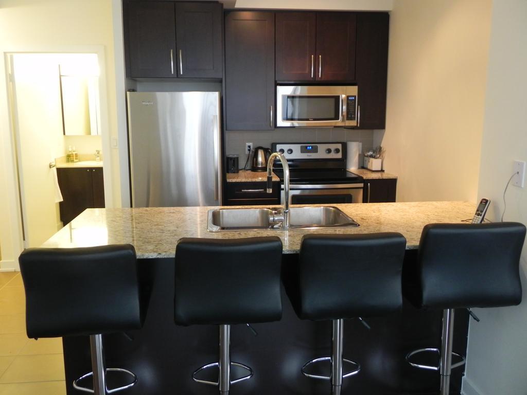 พาร์ธเวย์ ลักชัวรี่ สวีทส์ Apartment มิสซิสซอกา ห้อง รูปภาพ
